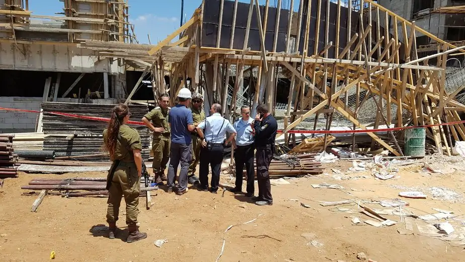 קריסת תקרה בגני תקווה