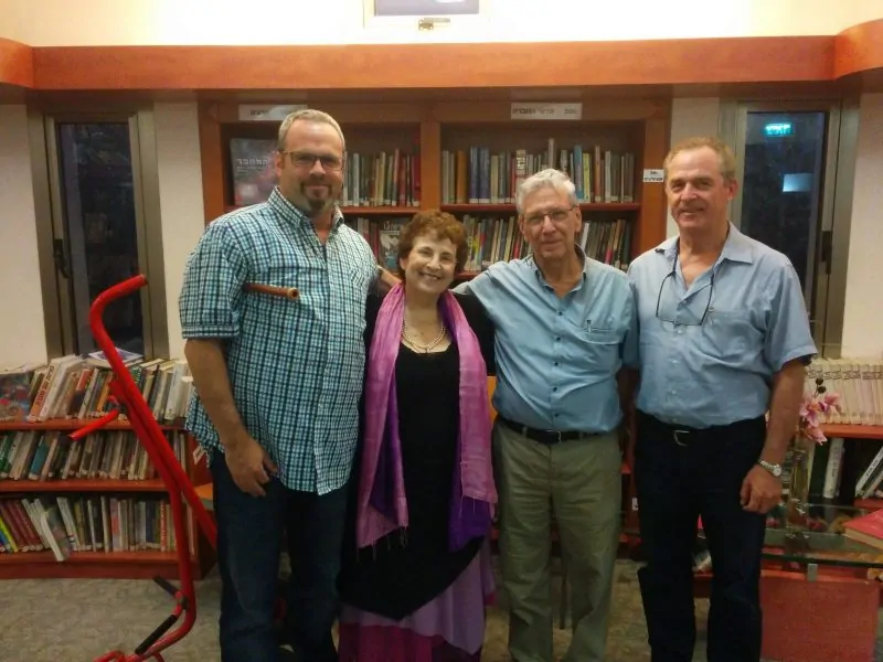 עמוס עוז במפגש שיח עם תושבי סביון