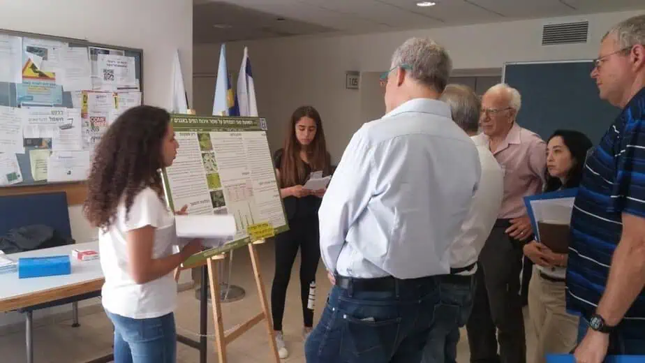 עמית הלוי ועמית רז מחט"ב יובלים העפילו לגמר התחרות היוקרתית בזכות עבודת החקר שהן כתבו במסגרת שיעורי מדעים בתפוח פיס בנושא אגנים ירוקים. אתי גיטליס, מנהלת תפוח הפיס: "כבוד גדול עבורנו"