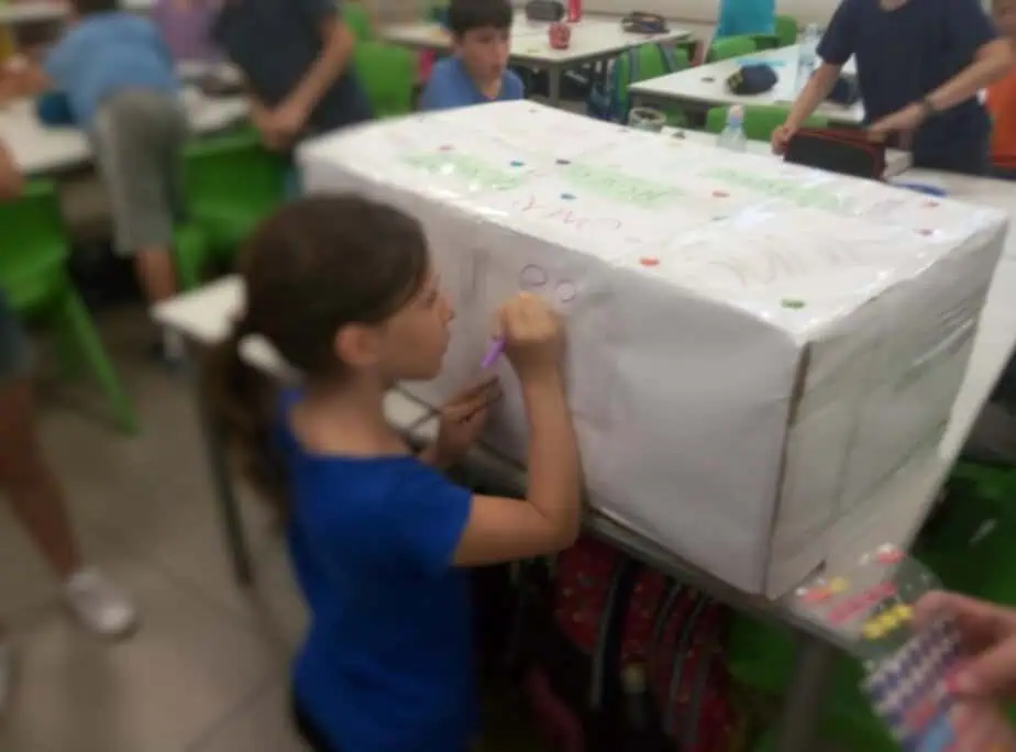 בבית הספר "אילות" בגני תקווה הפכו אגדה על נתינה בסתר למציאות ואספו תרומות עבור ילדים נזקקים