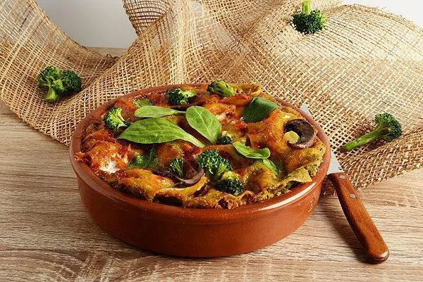 לזניה ירוקה עם טחינה ורוטב עגבניות מהיר
