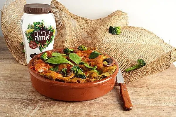 לזניה ירוקה עם טחינה ורוטב עגבניות מהיר