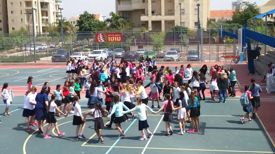 220 בנות מצווה חגגו באירוע בת מצווה יישובית שקיים אגף החינוך