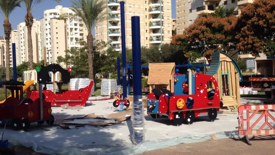 חדש- מתחם שעשועים לפעוטות בפארק רמון