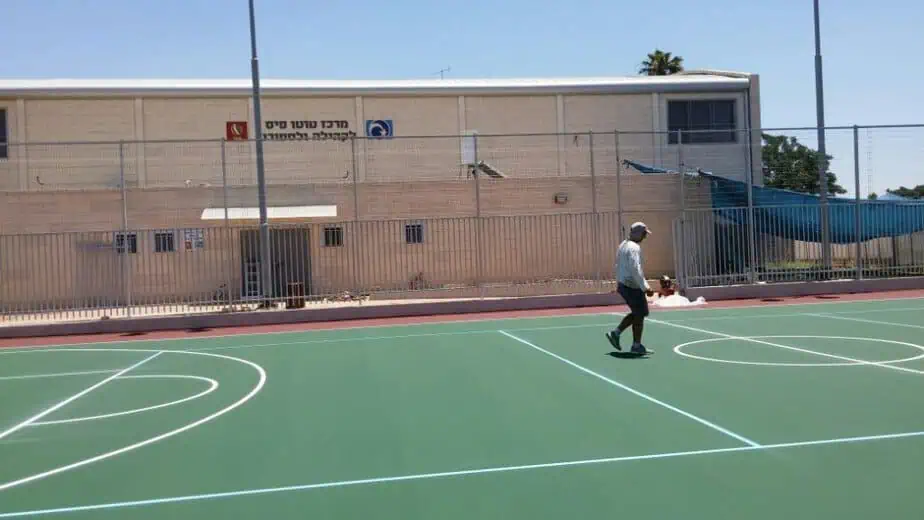 יריית אור יהודה הקימה במהלך השבועות האחרונים מגרש רב תכליתי בשטחו של בית ספר אהוד מנור בהשקעה של כ-400 אלף שקל. המגרש, שבו ניתן לשחק כדורסל, קט-רגל וכדורעף, יוקצה עבור פעילות בית הספר בשעות היום ולפעילות קהילתית עבור תושבי שכונת נווה רבין אחר הצהריים.