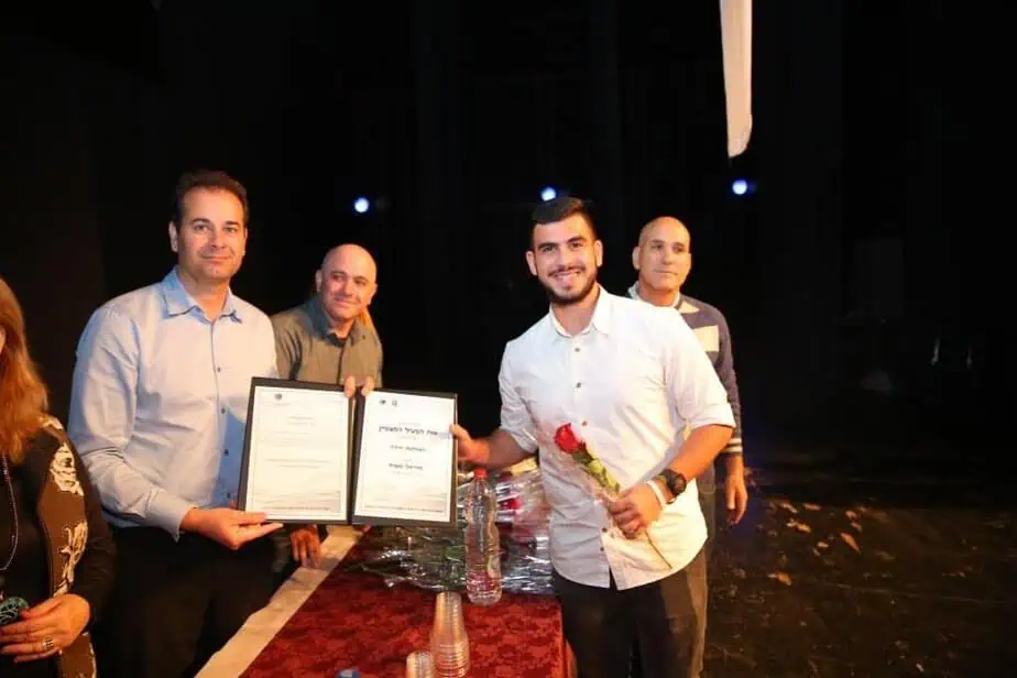 חמישה בני נוער מאור יהודה הוכתרו כמצטיינים בעשייה חברתית