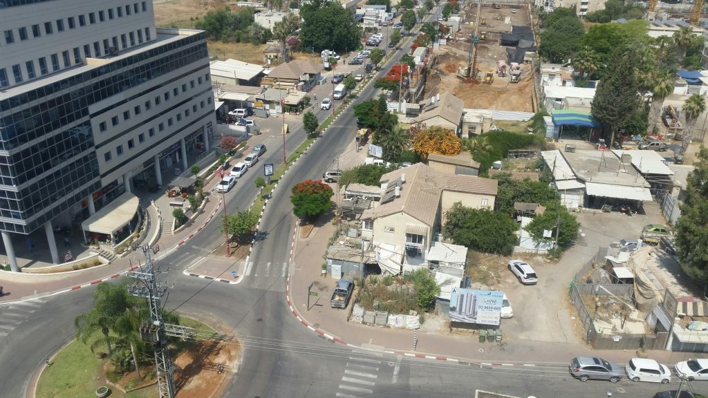 הטמנת תשתיות חשמל למען סביבה ירוקה ביהוד מונוסון