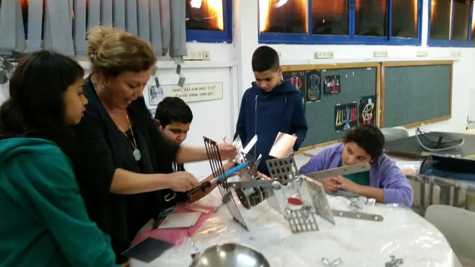 בי"ס אלונים העפיל לשלב השלישי בתחרות חידון חקר החלל