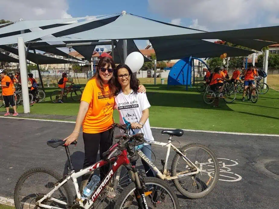 יעלה מקליס וליאת שוחט מסע אופניים בקעת אונו