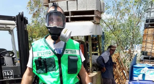 מכלי חומרים מסוכנים במתחם באור יהודה 1