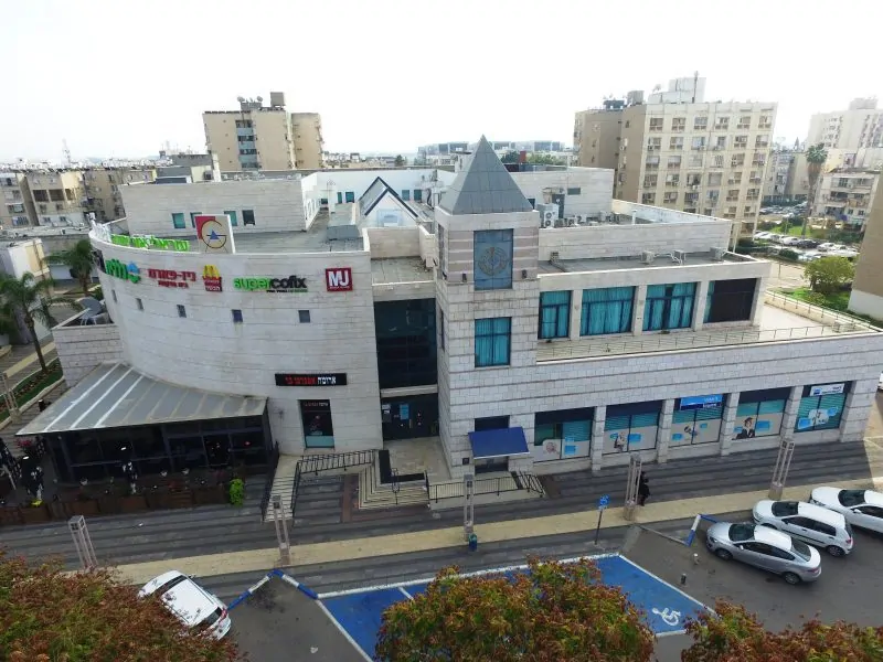 קניון אאוטלט עזריאלי