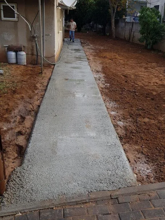 ניצולת שואה בגני תקווה
