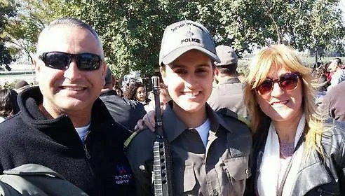 הדר עם הוריה, סיגל ועופר. צילום: תמונות פרטיות