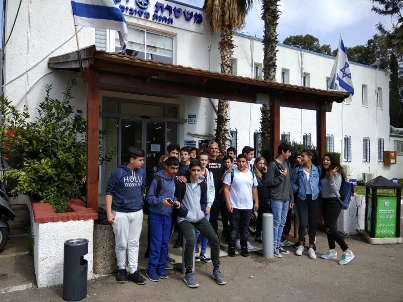 תלמידי חטיבת סביונים מיהוד בתחנת מסובים