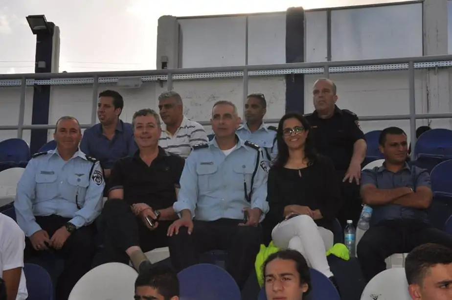 משאירים את האלימות מחוץ למגרש