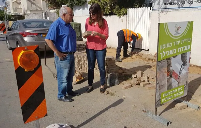 יעלה מקליס ושמוליק רוטמן ביהוד