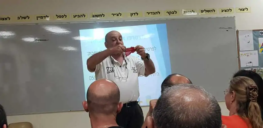 חברי משמר השכונה נווה רבין נפגשו עם בוקי נאה
