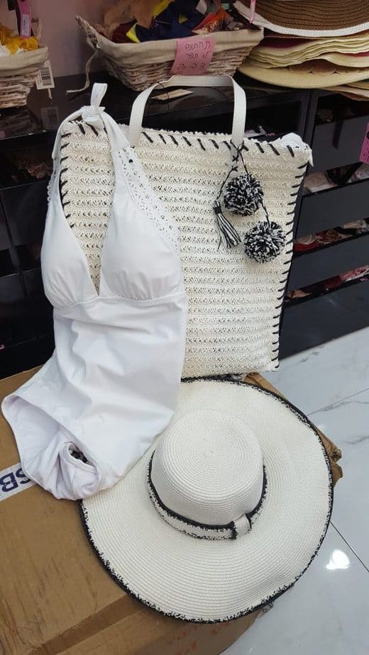 בוניטה דה מאס - בגד ים שלם - 150 ש''ח כובע קש -65 ש''ח תיק קש- 70 ש''ח בוניטה דה מאס - בגד ים שלם - 150 ש''ח כובע קש -65 ש''ח תיק קש- 70 ש''ח