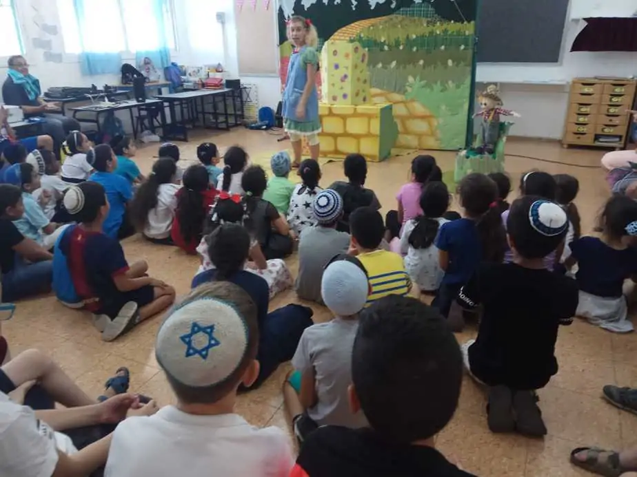 בית הספר של החופש הגדול - יהוד מונוסון.