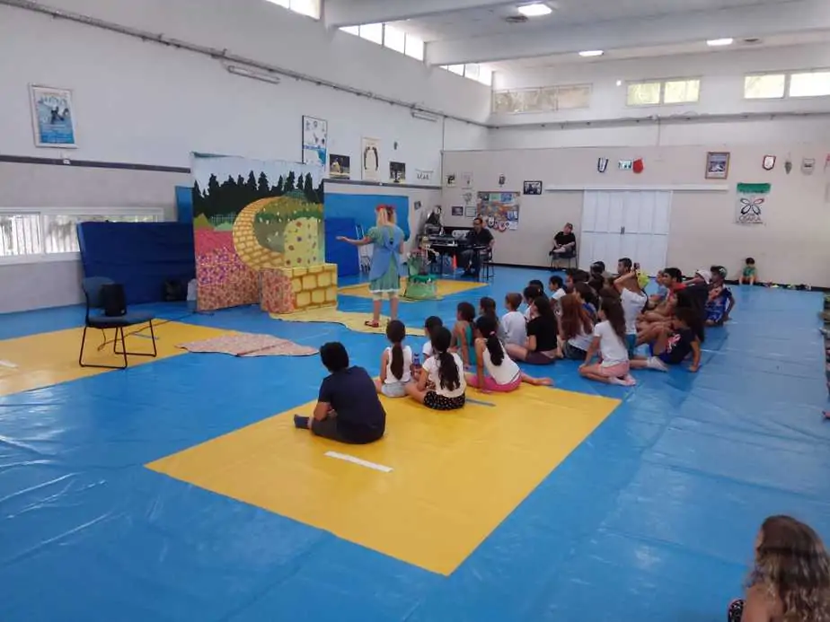 בית הספר של החופש הגדול - יהוד מונוסון.