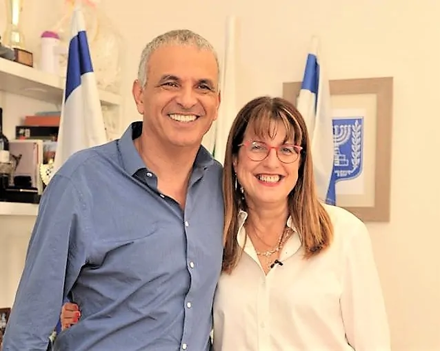 יעלה מקליס ומשה כחלון ביהוד