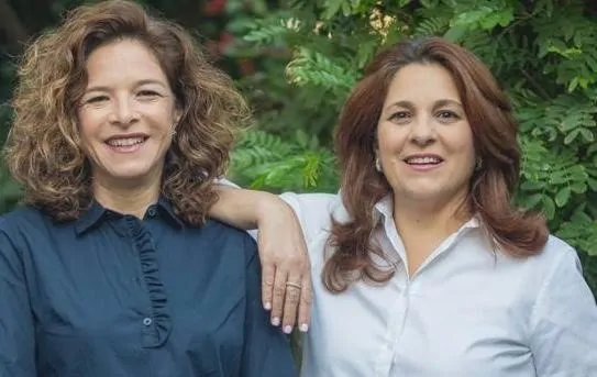 מימין שרית רשתי משמאל יפעת זמיר צילום אילן ספירא. תוכן מקודם