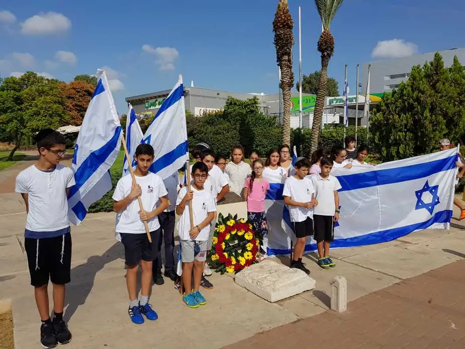 מציינים 24 שנים לנפילתם של נחשון וקסמן וניר פורז