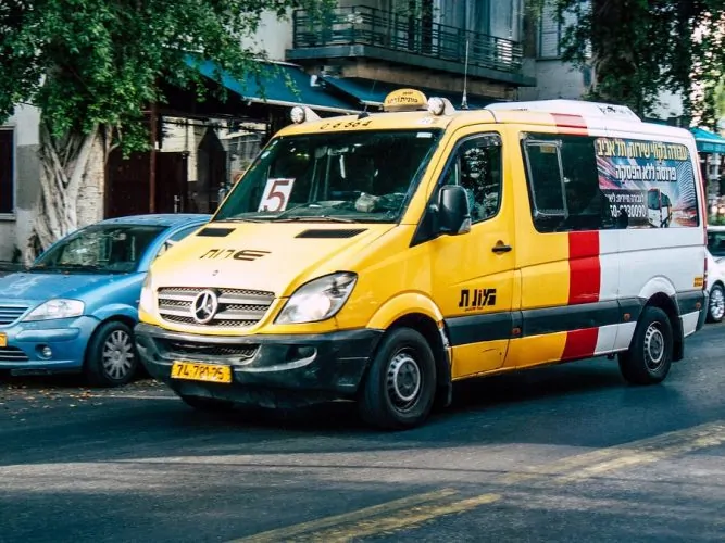 מוניות גדולות וקטנות בקריית אונו מוניות גדולות וקטנות בקריית אונו