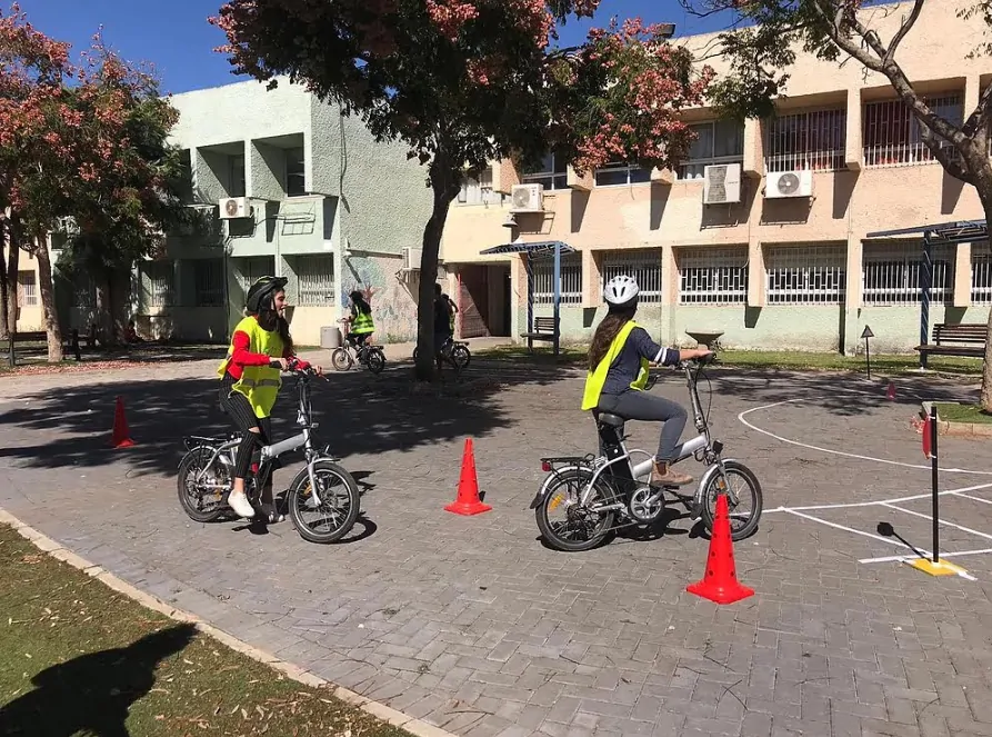 שבוע זהירות בדרכים בקריית אונו. אופניים חשמליים