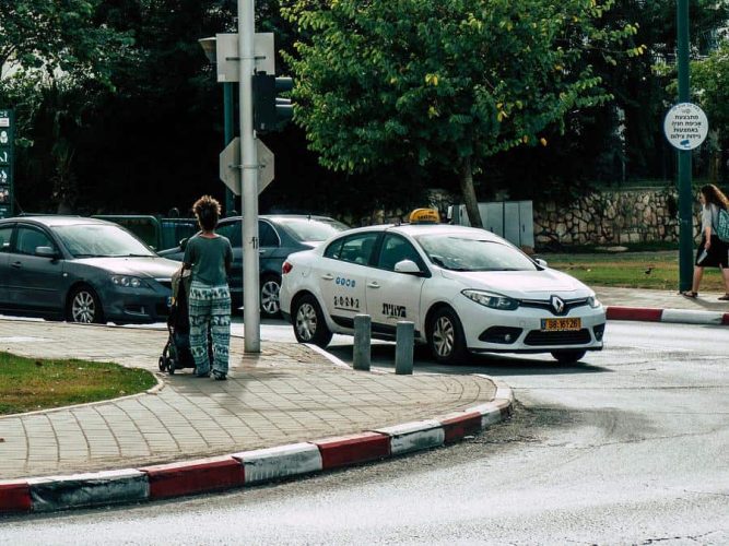 תחנת מוניות בקריית אונו