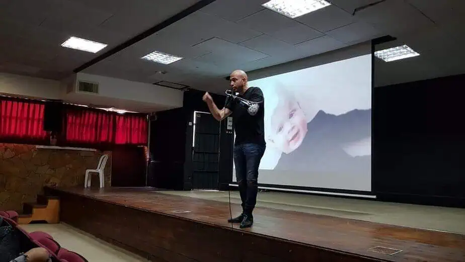איש הברזל ביהוד מונוסון