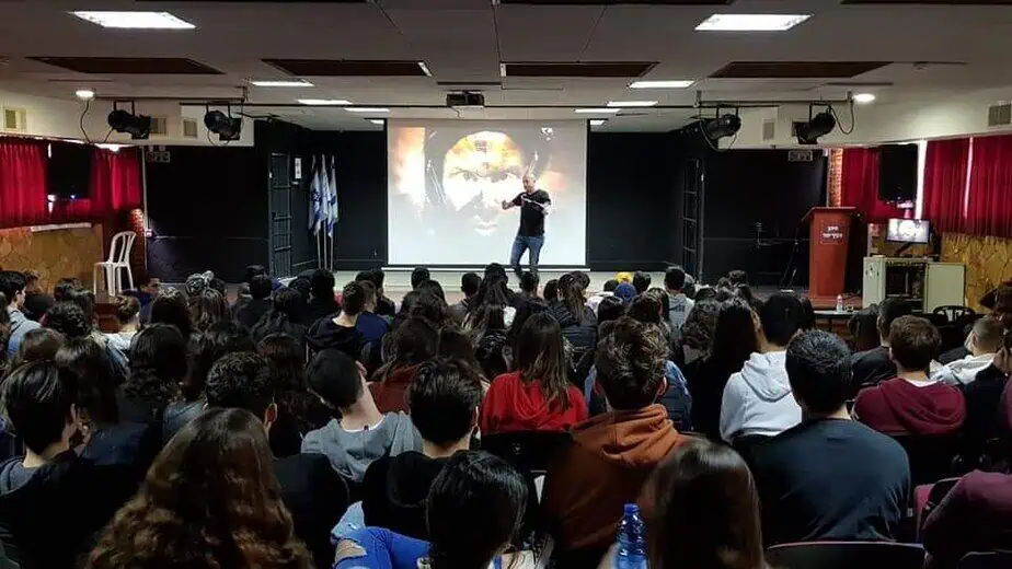 איש הברזל ביהוד מונוסון