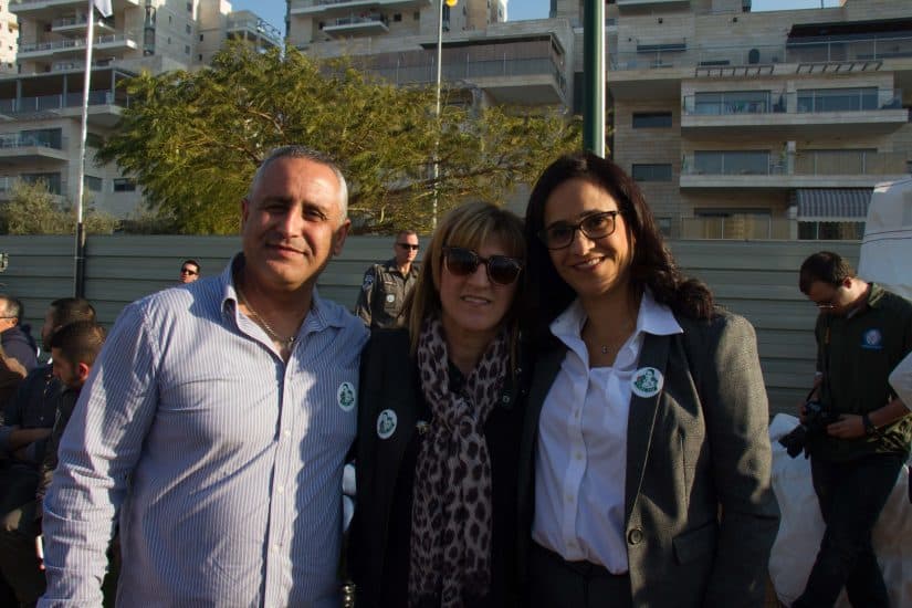 הוריה של הדר כהן עם ראש העיר אור יהודה הגברת ליאת שוחט. צילום - נטע מייסלוס