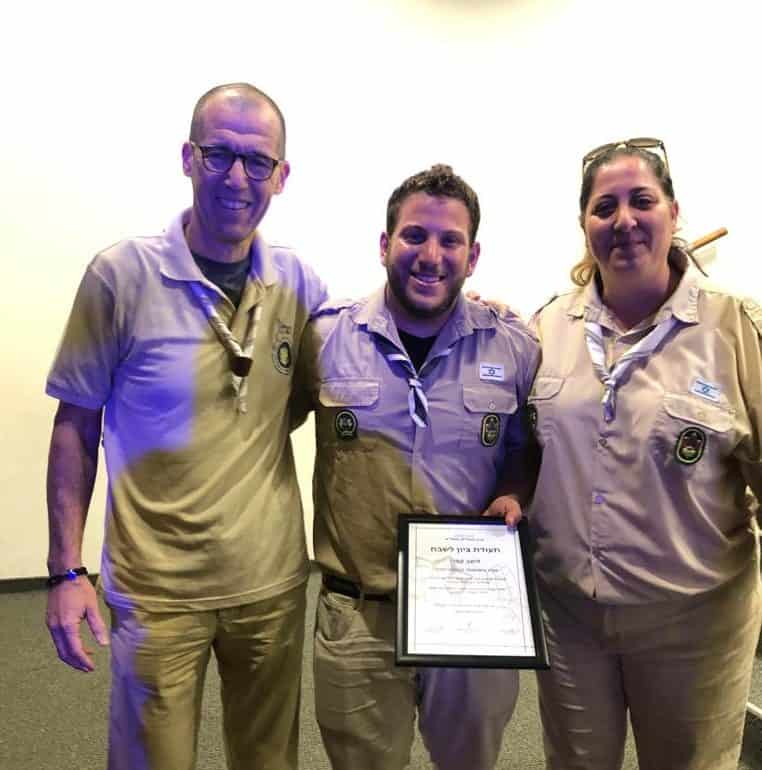 ליאב קפר יחד עם עודד שטמר וענבל בלס ראשי השבט.
