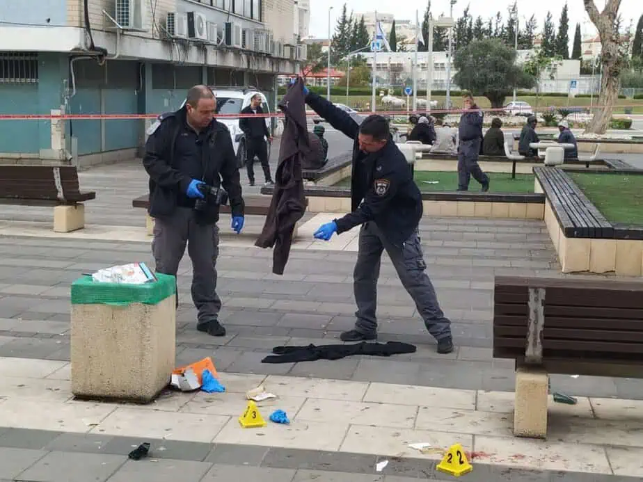 דקירה ברחבת העירייה