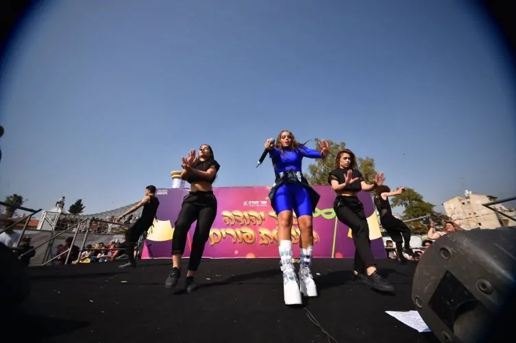 נועה קירל - צילום לירן קינן