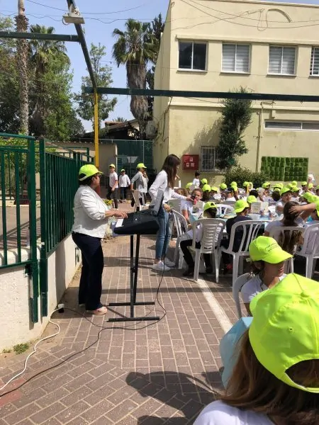 חוגגים את האביב בבית ספר הרצל