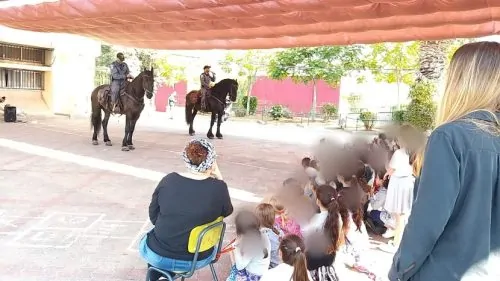 פרשים, חבלן משטרתי, וחפץ חשוד. צילום: דוברות המשטרה