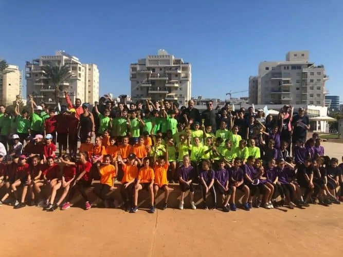 תמונה קבוצתית תחרות ריצה 2100 מטר בתי ספר יסודיים