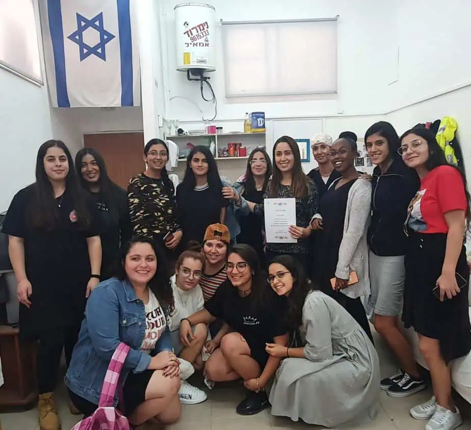מאי גולן והצעירים