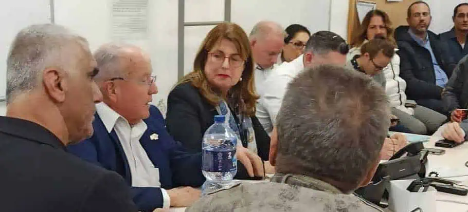 ראשת העיר יעלה מקליס. ישיבת מועצה ביהוד