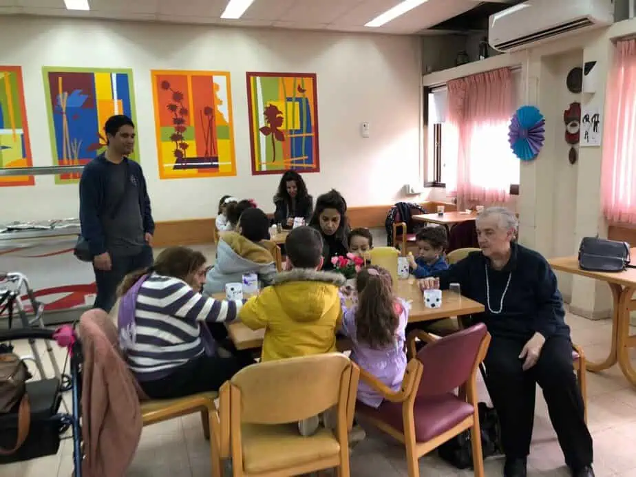 שמונים וארבע בגני תקוה