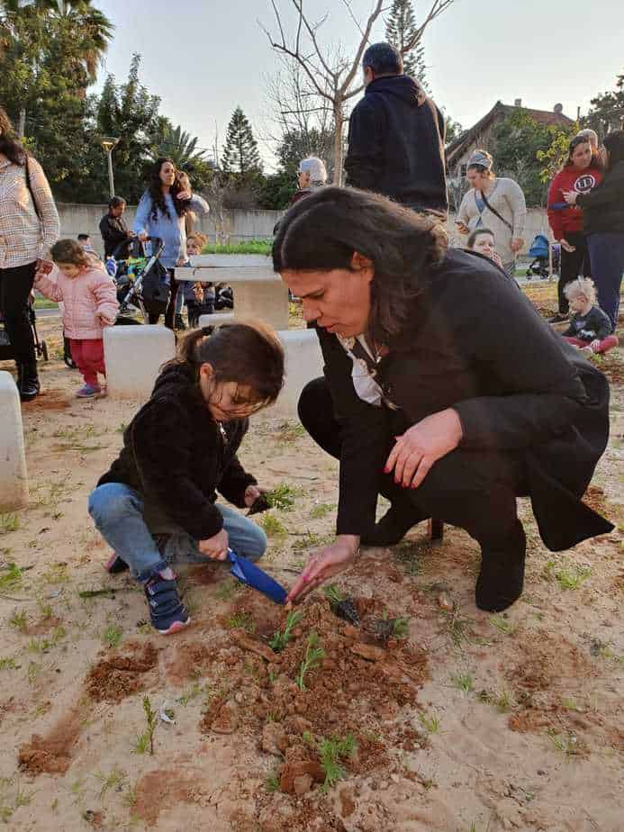 נטיעות בגני תקוה