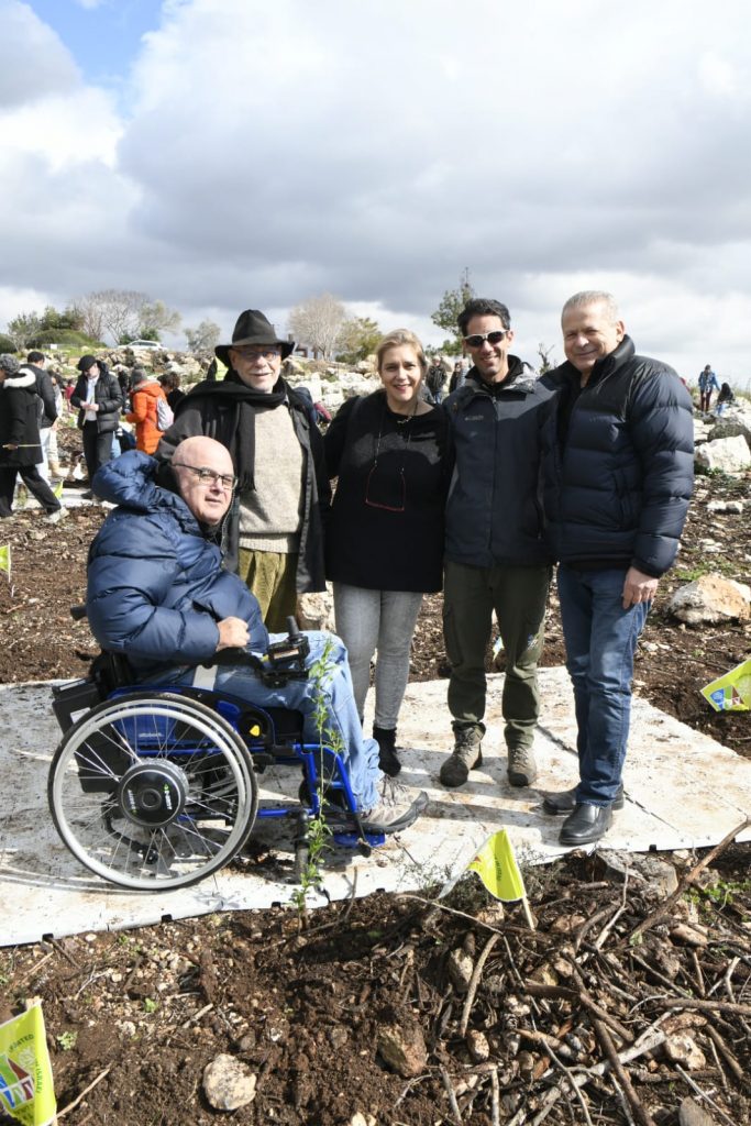 משמאל – יובל וגנר, בנצי רוטמן, מיכל מנכלית העמותה, ניתאי זכריה, חי אדיב