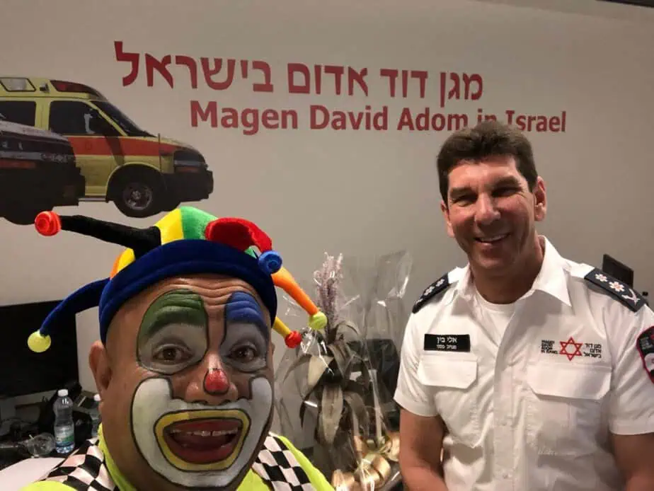 איציק הליצן עם מנכ"ל מד"א. צילום באדיבות איציק הליצן