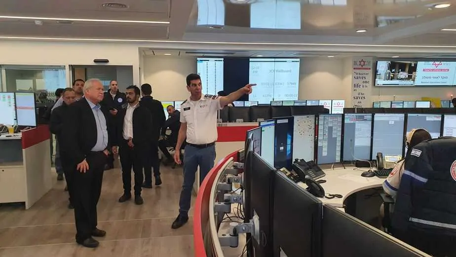 סגן שר הבריאות אבי דיכטר בביקור במדא – צילום דוברות מדא