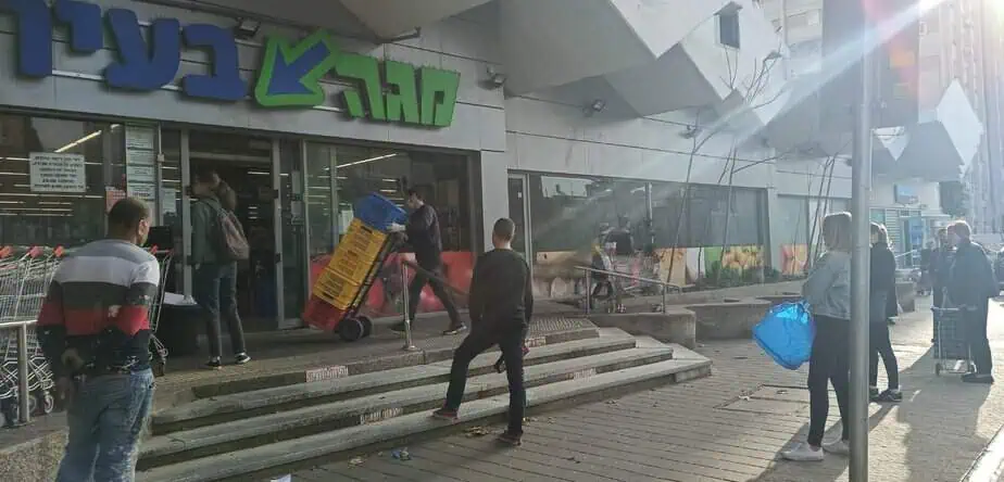 קניות לקראת הסגר. צילום: נטלי פורטי