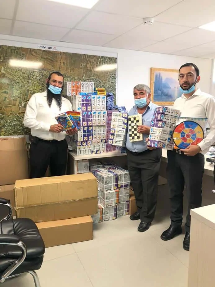 חלוקת הקופסאות. צילום דוברות