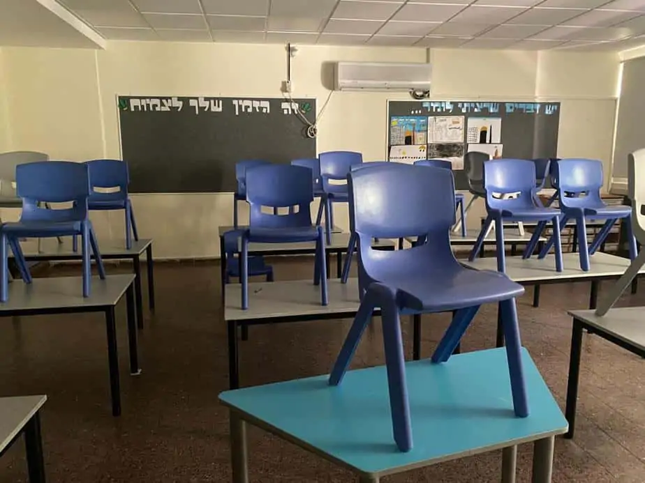 כיתה ריקה.בייהס רביבים גני תקווה. צילום אונו NEWS