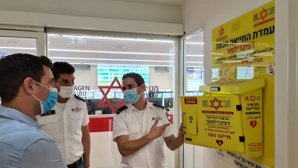 יו"ר ועדת הכנסת במוקד הלאומי של מד"א (צילום דוברות מד"א)